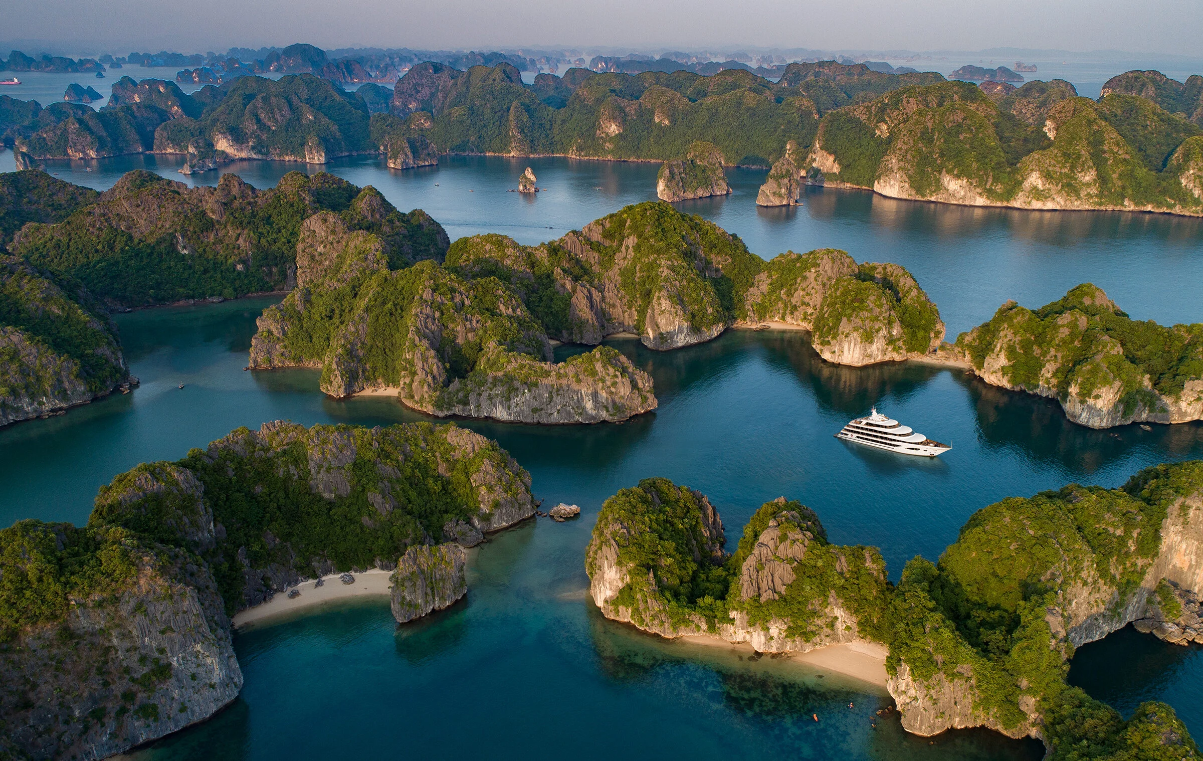 Read more about the article Cat Ba travel guide for summer 2023
