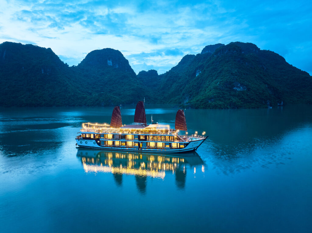 You are currently viewing Amanda Luxury Cruise 3 days/2 nights